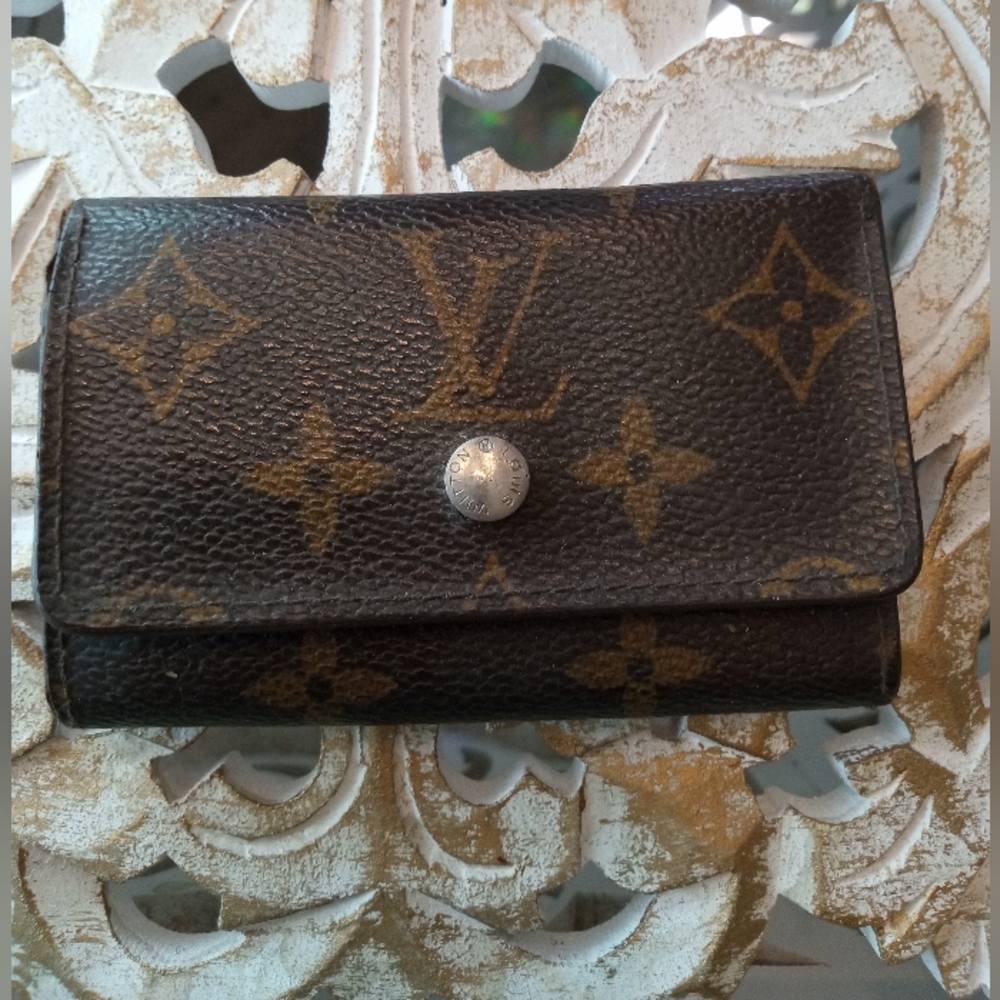 Sale ~ Louis Vuitton Monogram Silver Button 5 Key Holder - 100% Authentic